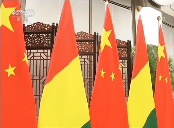 2017年，輝煌仙藝為“金磚五國(guó)峰會(huì)”提供國(guó)家領(lǐng)導(dǎo)人合影屏風(fēng)家具作品